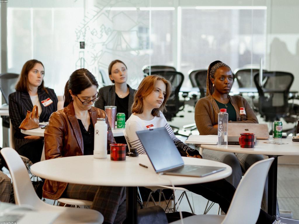 ការចុះឈ្មោះតាមអ៊ីនធឺណិត: ការប្រើប្រាស់និងអត្ថប្រយោជន៍